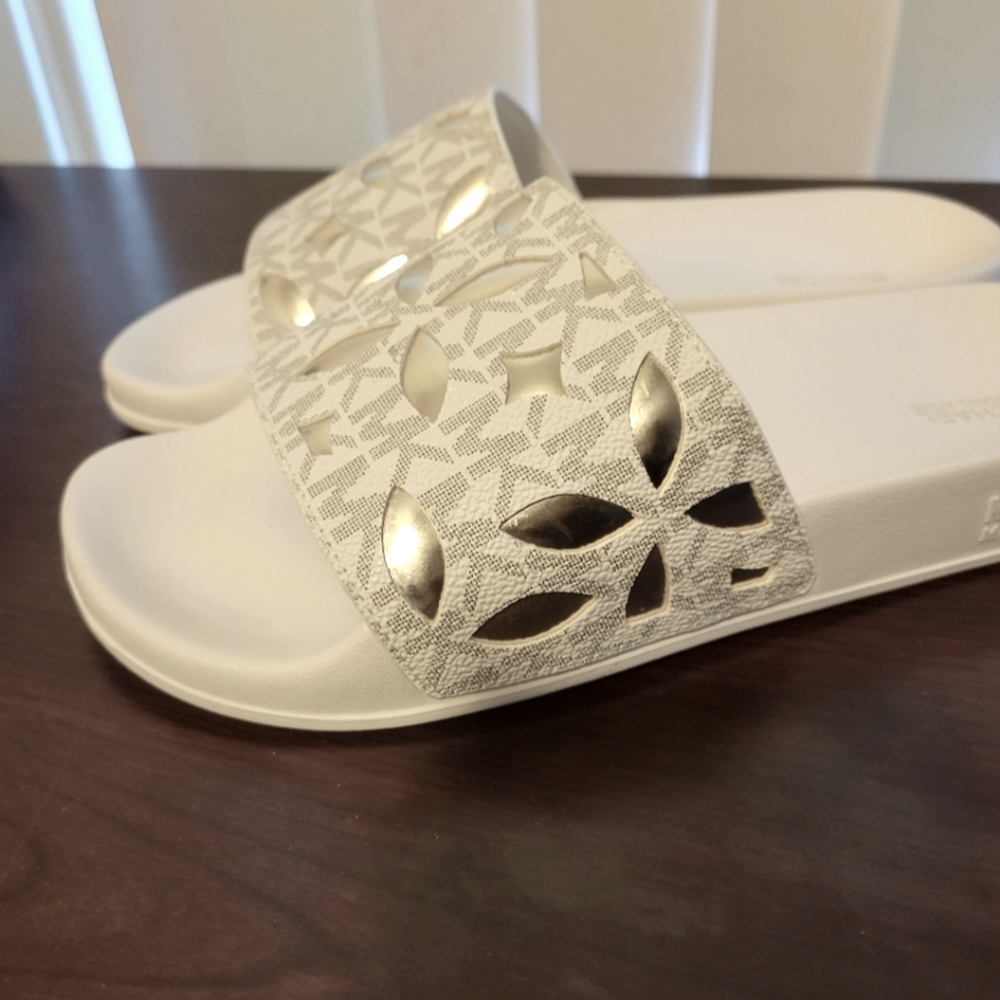Michael Kors MK Signature Floral Perf Slide Sandal, Vanilla color, Size 8M